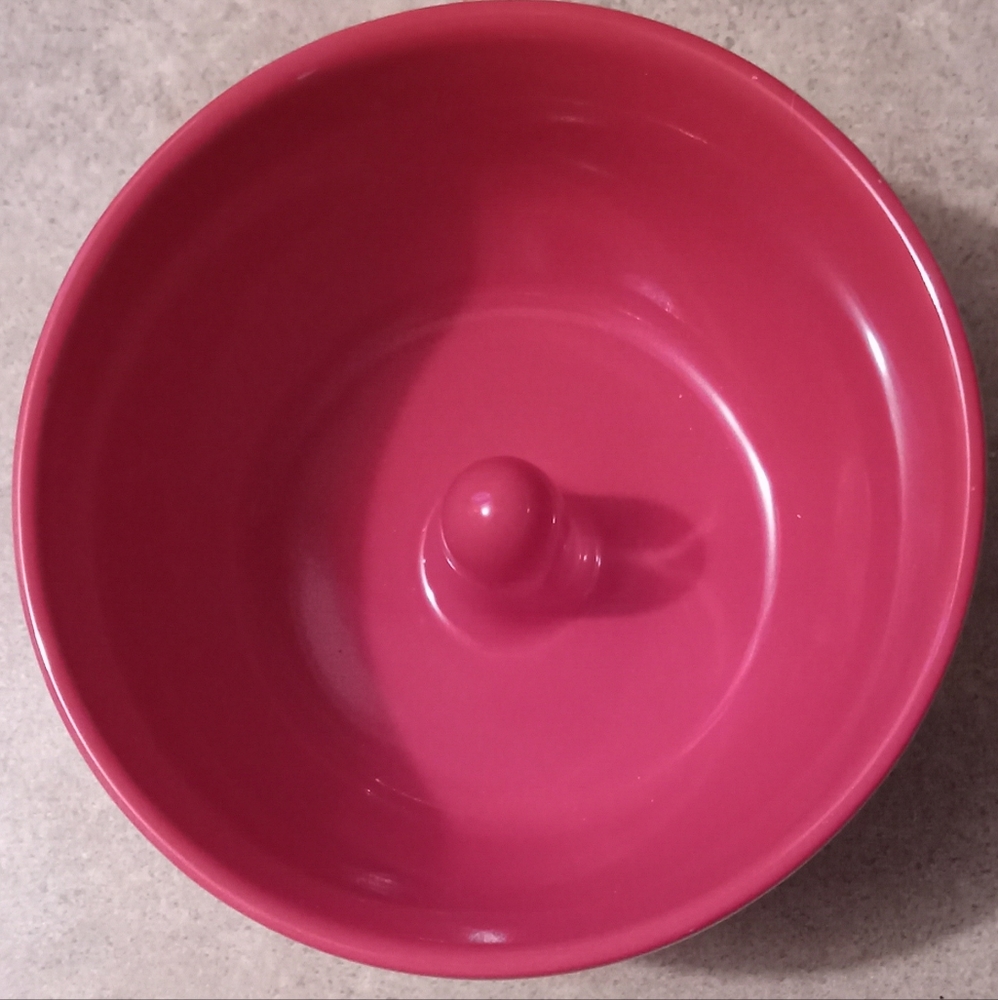 Gooseberry Patch Red Round Ceramic Baking Dish Measurements are In pictures